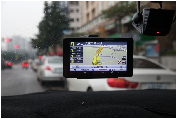 PAPAGO GoPad 7 聲控導航平板，大畫面更清楚，聲控導航免手按更安全