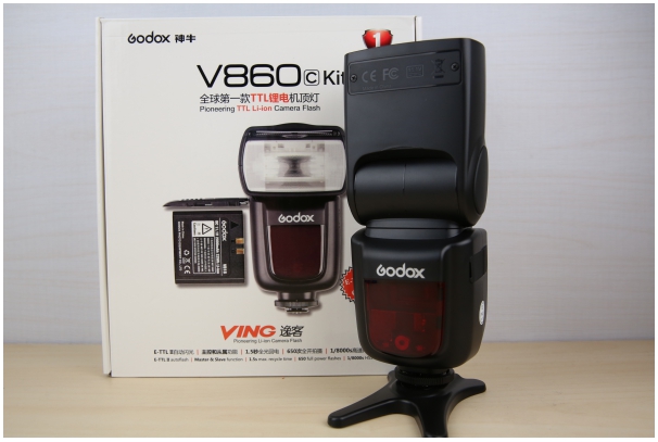 神牛 Godox V860 - 全球首款搭配鋰電池的機頂閃燈，CP 值極高