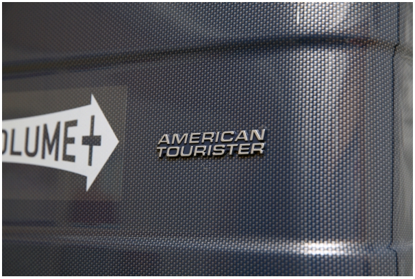 美國旅行者 American Tourister 行李箱，輕量材質、好推又平價
