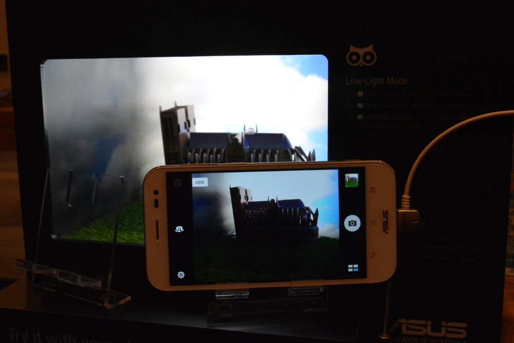 ASUS世界最薄ZenFone Zoom開賣 售價13,990/15,990!