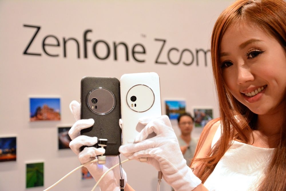 ASUS世界最薄ZenFone Zoom開賣 售價13,990/15,990!