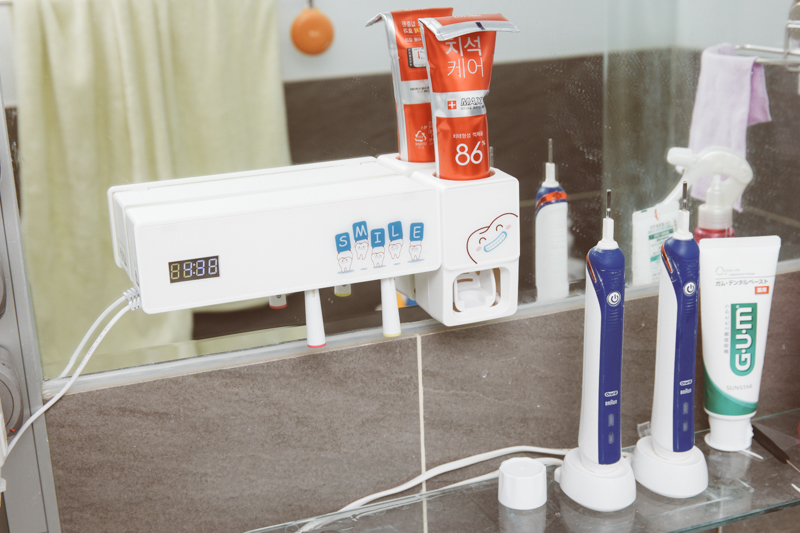 淘寶敗家心得 - 紫外線牙刷消毒器，消滅牙刷殘留的細菌