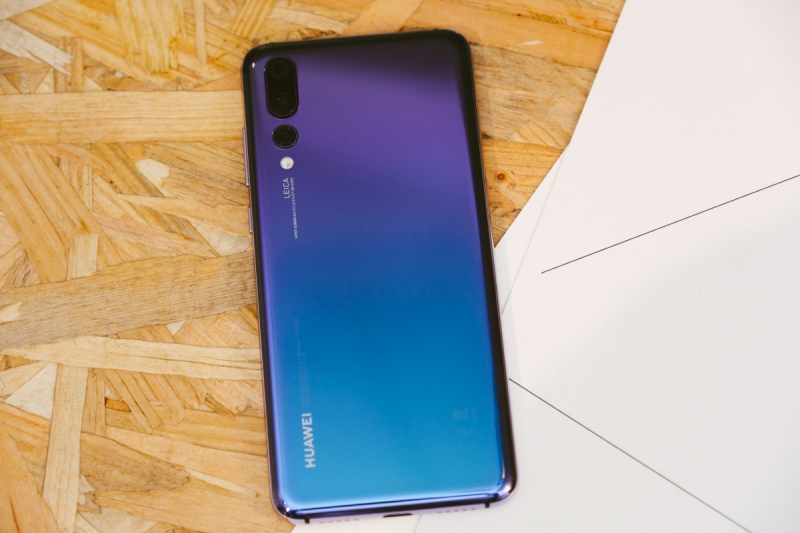 HUAWEI P20 Pro 智慧型手機開箱，超強手持四秒 AI 防震技術，夜拍免腳架！