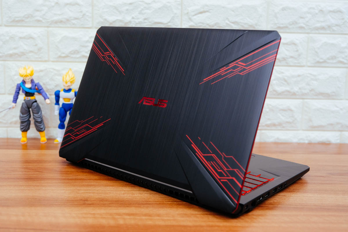 性價比高的入門款電競筆電 ASUS TUF Gaming FX504 開箱，搭載第八代 Intel Core 處理器、 GTX 10系列顯示卡