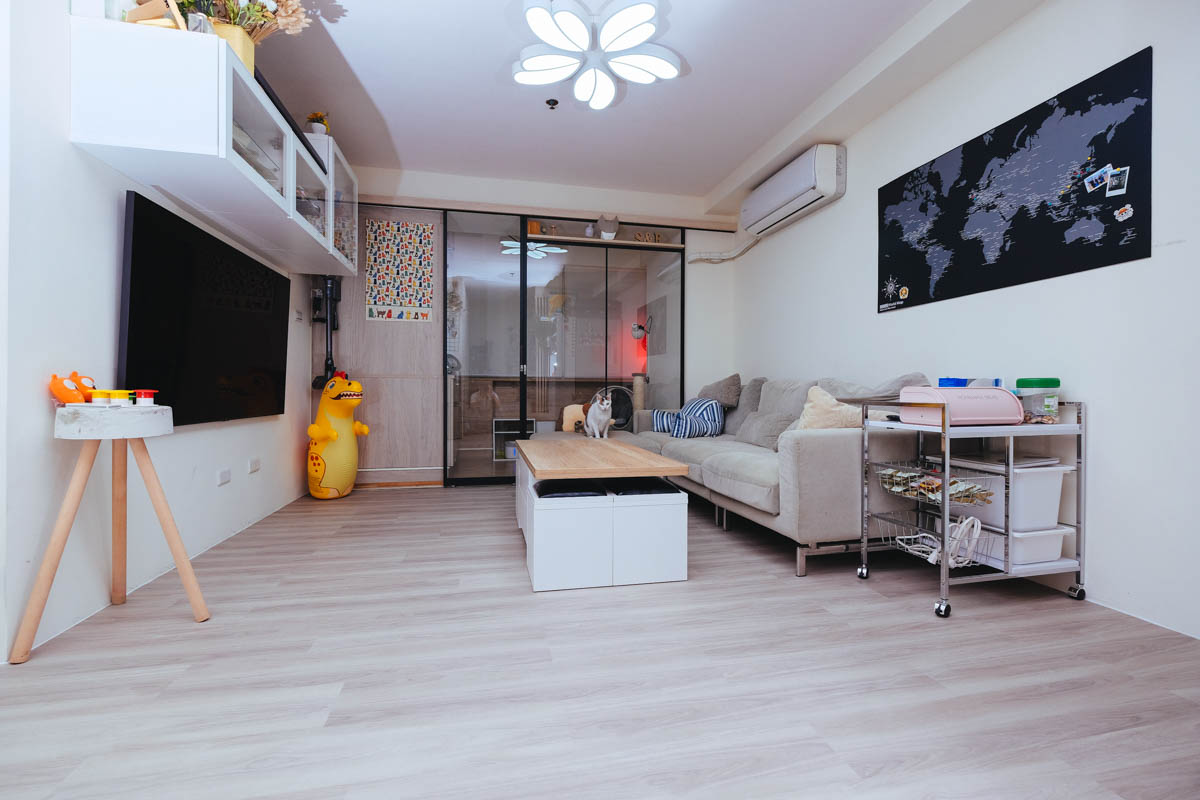 免用膠直接鋪的「dHSHOP 歐巴地板」開箱，超適合 DIY，來看看阿湯改造客廳的成果