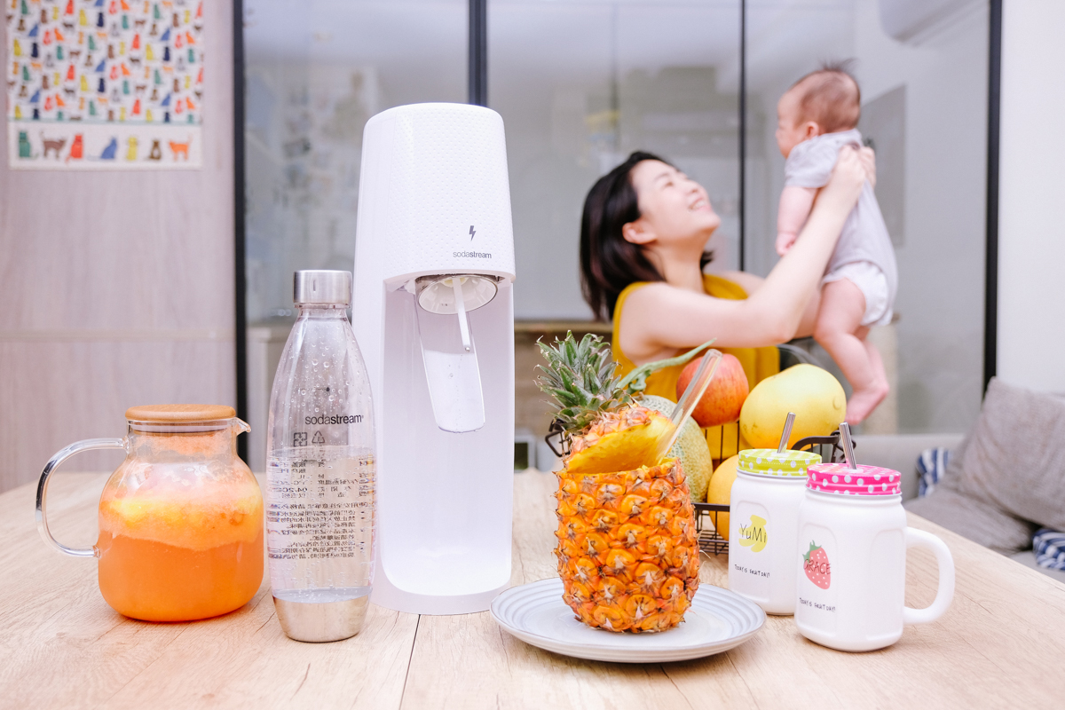 具有時尚科技感的 sodastream Spirit One touch 電動式氣泡水機開箱，湯顆果汁店開張啦！