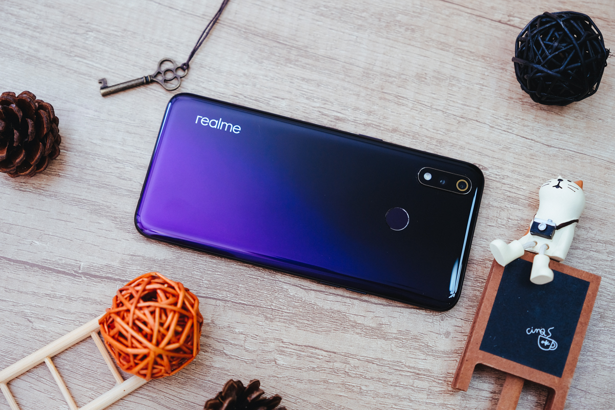 CP 值超高的 realme 3 Pro 智慧型手機開箱，搭載高通 S710 處理器、超級夜景模式、VOOC 3.0 閃充技術