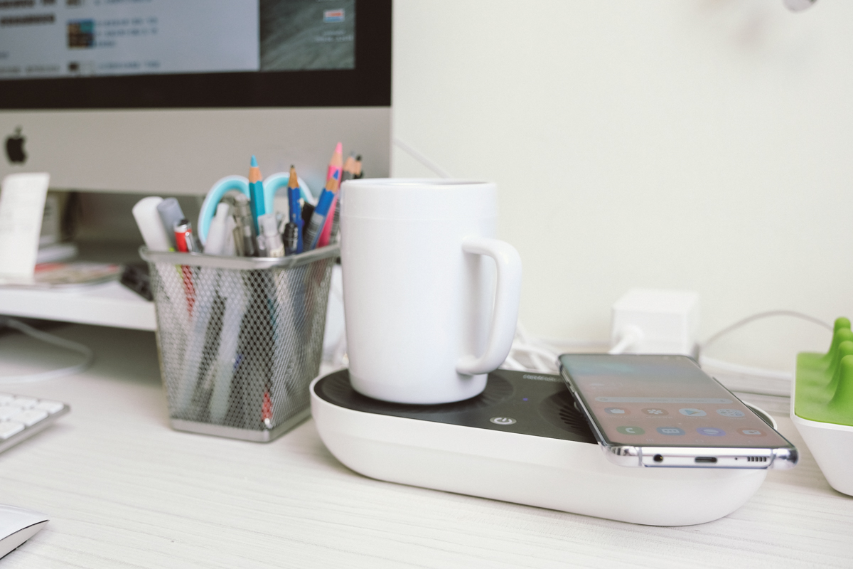 淘寶敗家心得 - 北歐歐慕保冰保溫二用的無線充電杯墊，有點小貴但很好用