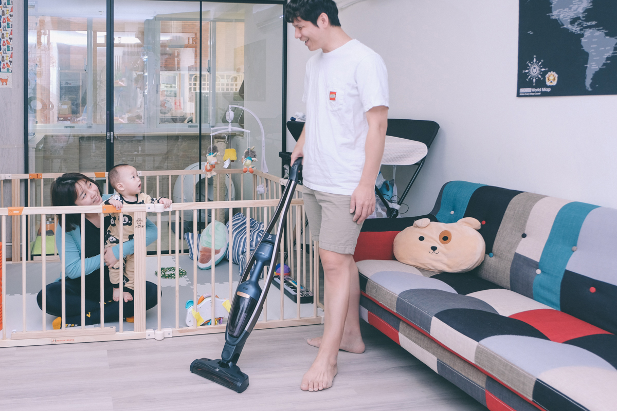 打掃不刺耳！伊萊克斯 Pure Q9 強效靜頻吸塵器開箱，輕巧、長續航、低噪音