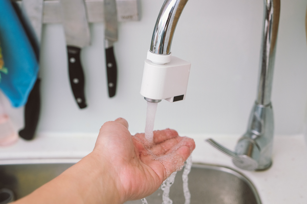 咱家感應節水器開箱，充電式免電池，感應出水免不沾手，可連續出水