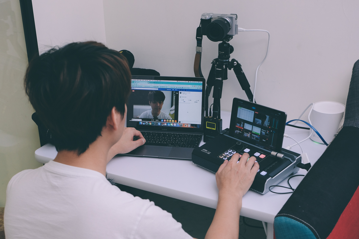 我直播用上哪些設備？相機、無線麥、還有強大的多功能直播機！