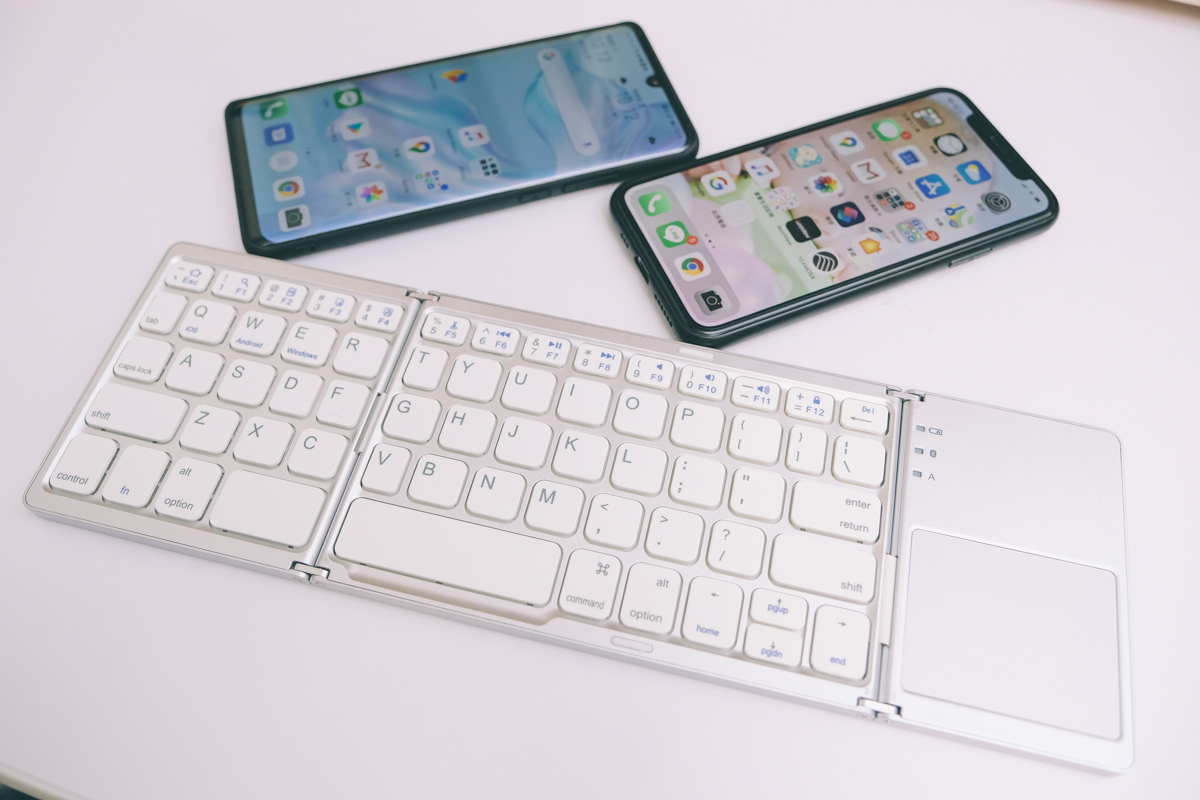 淘寶敗家心得 - 無線折疊藍牙鍵盤，手機/平板/電腦都可以用，超好攜帶