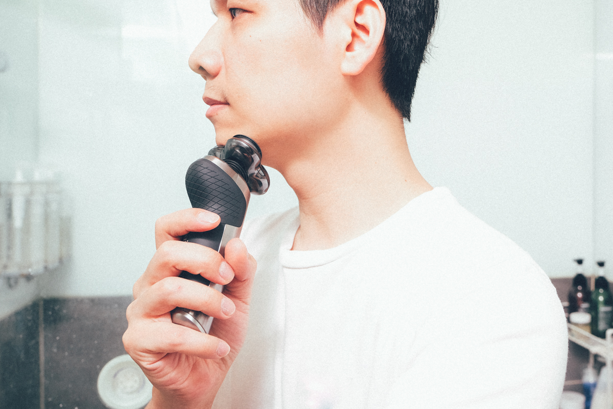 飛利浦電鬍刀機皇 SP9860 開箱，AI 偵測鬍鬚 + 瞬切奈米刀鋒，給你極致乾淨的零渣感