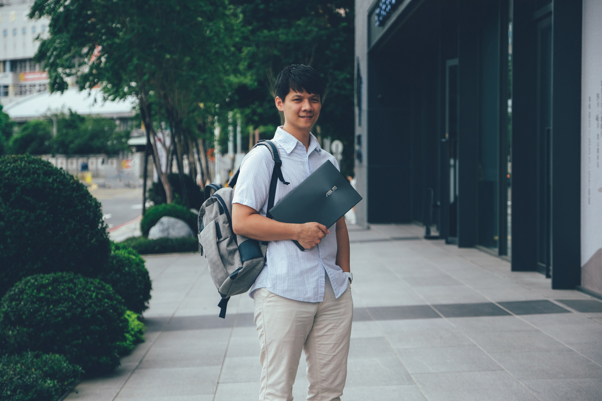 ASUS ZenBook 14（UX425）輕薄筆記型電腦開箱，商務人士好選擇