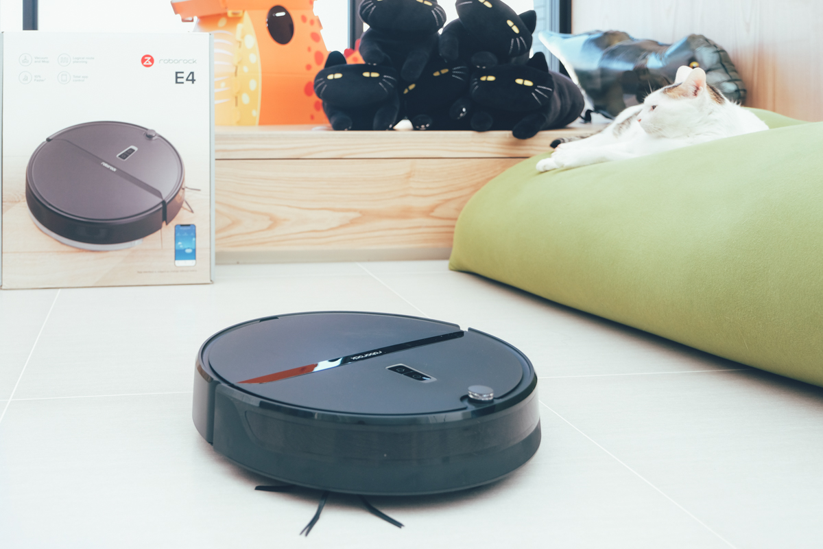 Roborock 石頭掃地機器人 E4 開箱，小資族首選，雙陀儀導航不放過任何角落
