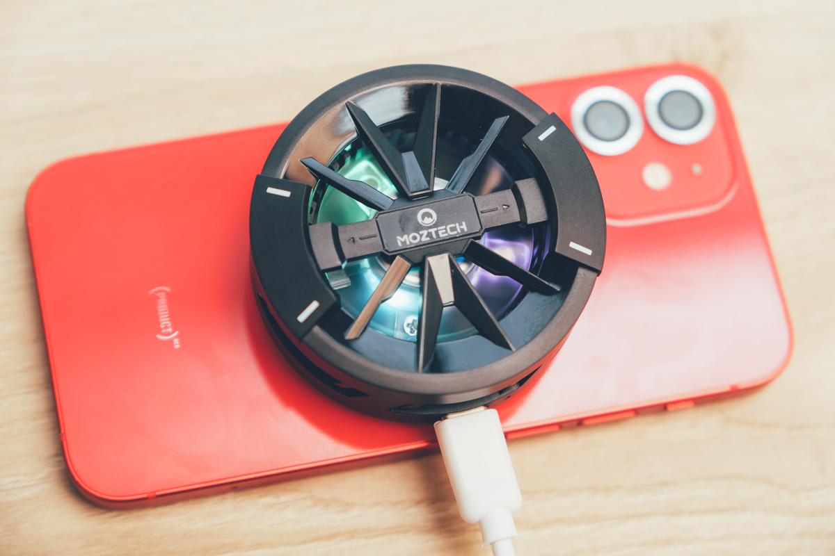 ???????® 冰能充磁吸無線充電板開箱，半導體散熱手機絕不發燙，玩遊戲必備！