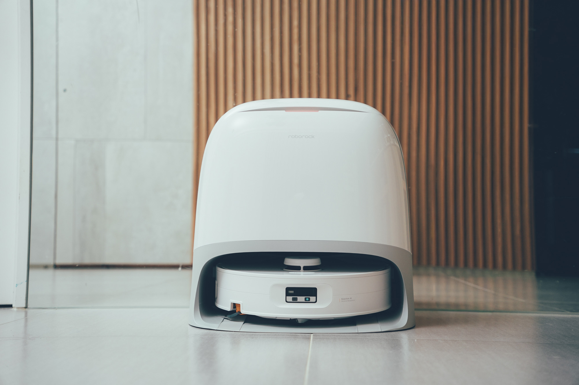 石頭 Qrevo Curv 2 Flow 搖滾巨星 滾筒活水掃拖機器人開箱：活水拖地，咖啡、果汁也能拖！