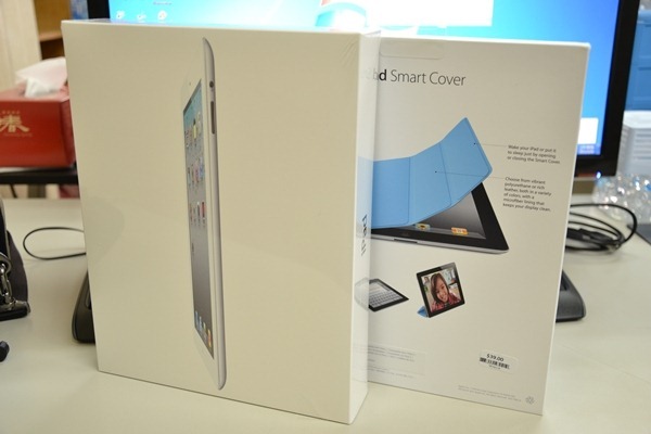 《iPad2 開箱》16G Wifi白色版本+水藍色Smart Cover保護蓋+白色保護套