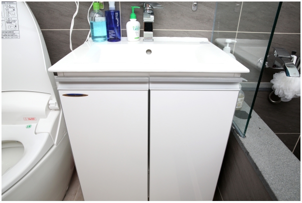 衛浴設備分享推薦 - HCG 和成陶板浴櫃（LCE3406(AW)-3162），善用你的廁所空間