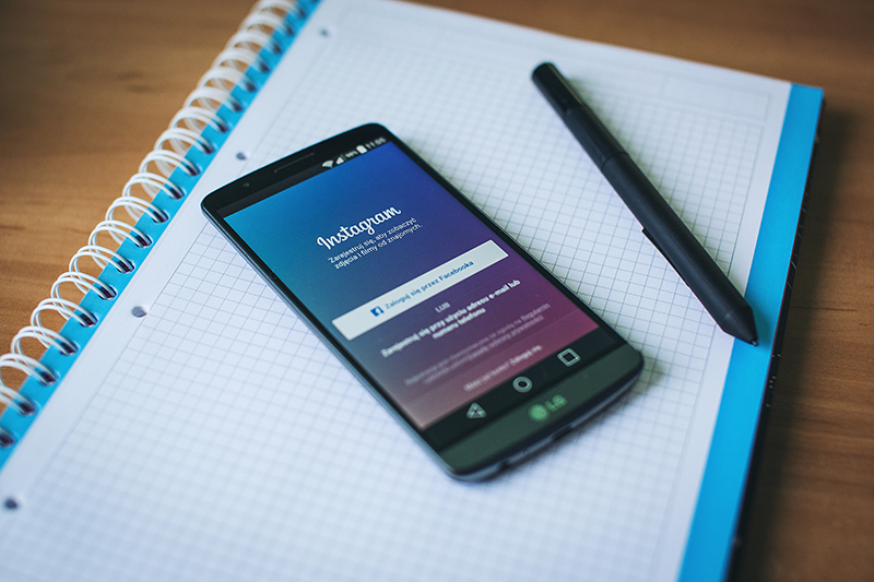 如何在 iPhone 的照片分享按鈕裡加上 Instagram、LINE、FB Messenger？