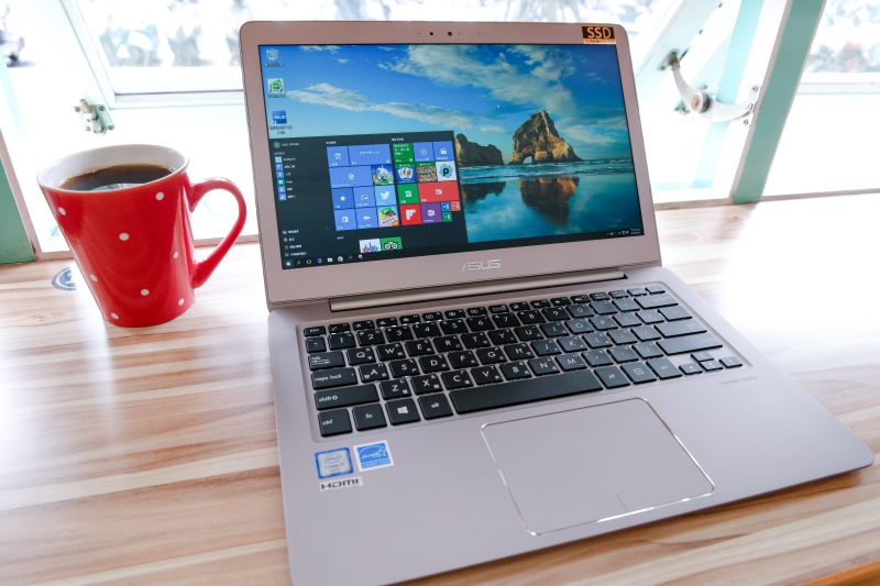 ASUS ZenBook UX330UA 開箱，高效能商務輕薄筆電，12 小時超長續航