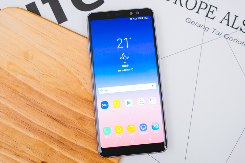 【3C & 資訊評測】Samsung Galaxy A8(2018) 智慧型手機開箱，雙前鏡頭自拍景深更自然立體好看