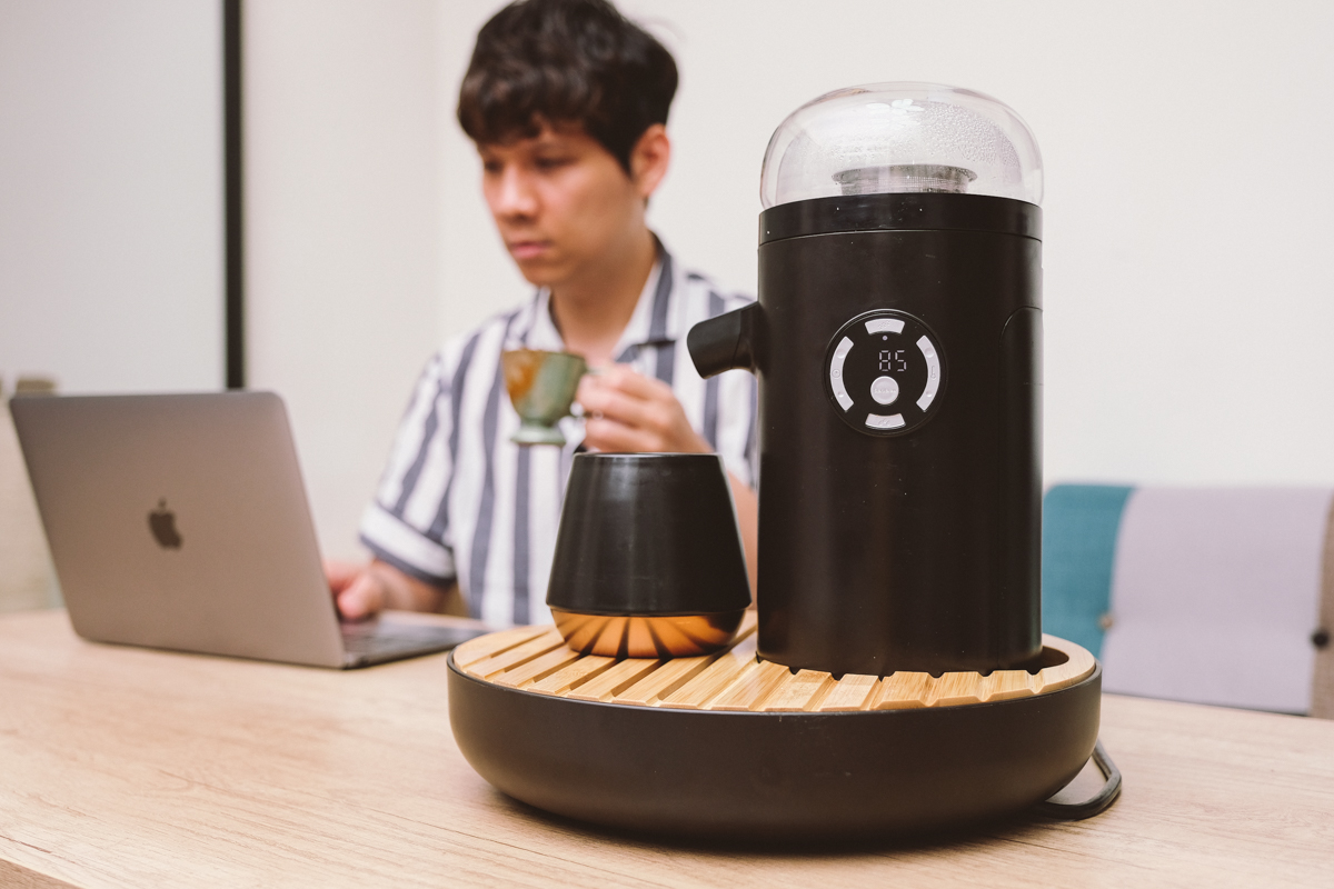 【開箱文 & 評測】群眾集資產品 TEAMOSA 智慧泡茶機搶先體驗心得，一鍵自動泡好茶給你喝！